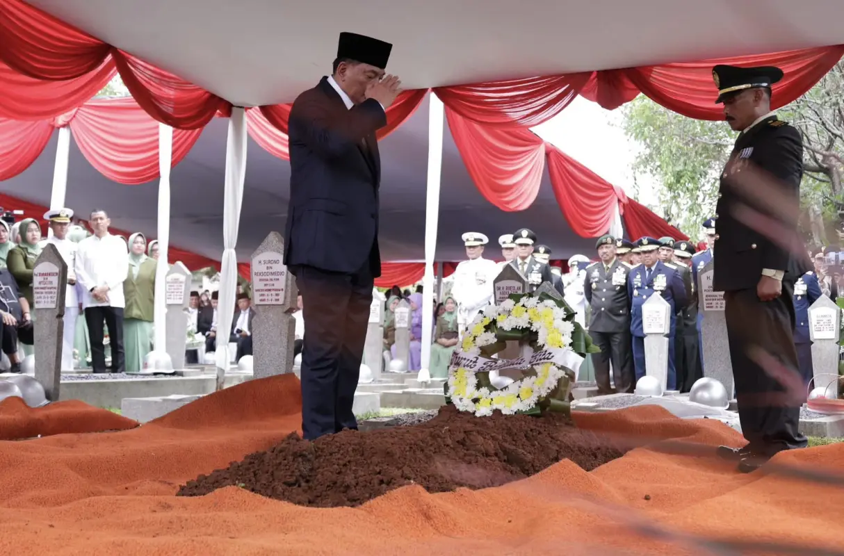 Menhan Sjafrie Sjamsoeddin Pimpin Prosesi Upacara Pemakaman Militer Almarhum Jenderal TNI (Purn.) Ryamizard Ryacudu