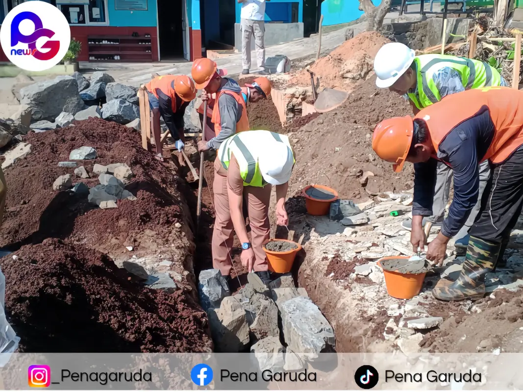 Peletakan Batu Pertama Pembangunan Jamban di SDN 1 Sidomulyo, Camat: Fondasi Berfikir dan Landasan Pijak Menuju Gagasan Brilian