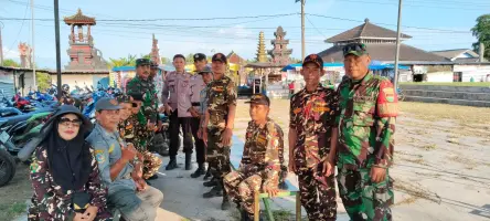 Babinsa 421-07/ Sidomulyo Kawal Pawai Ogoh-ogoh di Desa Sidowaluyo